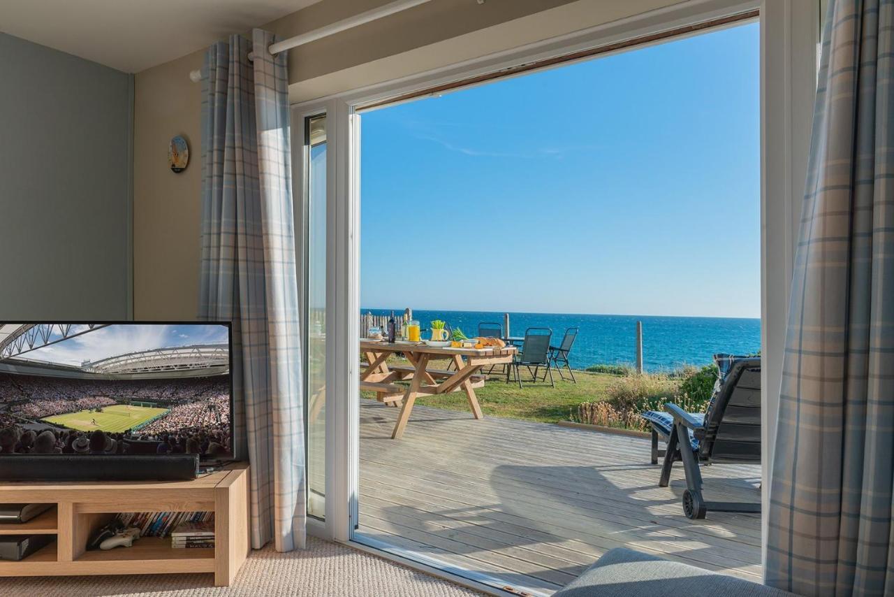 Sound Of The Sea, Beach Front Bungalow With Hot Tub, In Тевін Екстер'єр фото